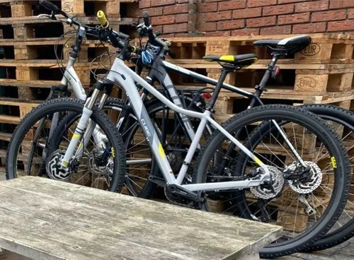 Deze twee fietsen zijn gestolen.&nbsp;