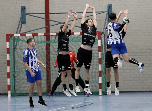 Tachos-verdediging vs. DWS - kopie - IMG_1741