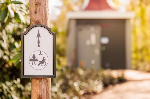 Bordje Changing Places Toilet in de Efteling