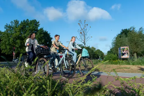 Leerlingen op fiets