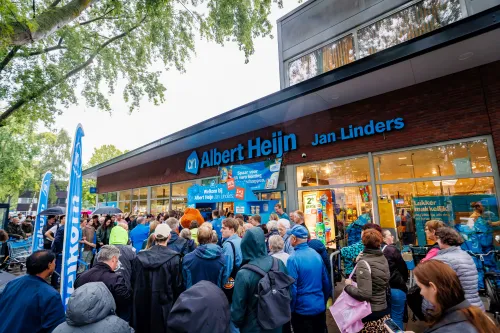 veelbelangstellingopeningalbertheijnjanlindersnobelwegwageningen30augustus2023fotondashalbertheijnthearrows