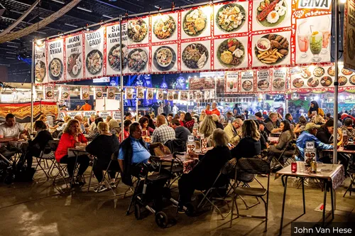 Restaurants op de Pasar Malam.