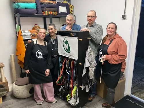 Sylvia en vrijwilligers dierenvoedselbank