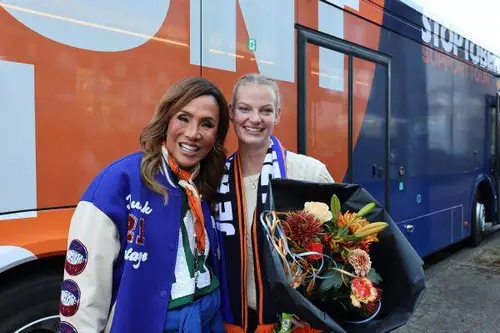 Maud Peters uit Arnhem (r) en Patty Brard
