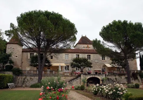 0411 chateau de caix france royal retreats 485x340