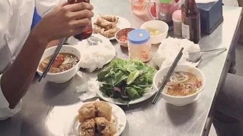 89768956 bourdain obama