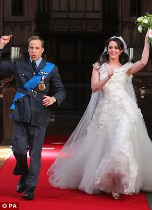 article 0 0ba0117d00000578 933 306x423