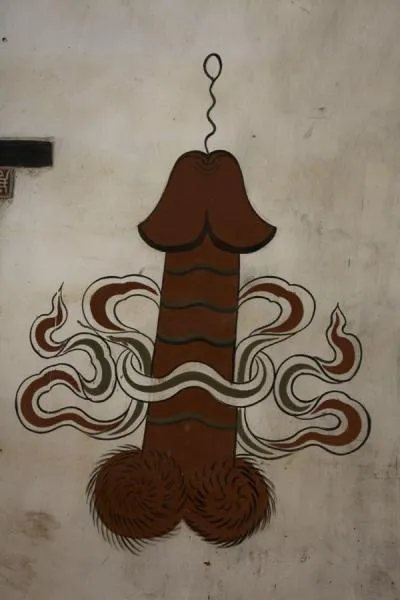 bhutan phallic symbols02