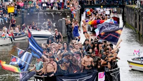 drukte in amsterdam voor canal parade1564833371 584x329