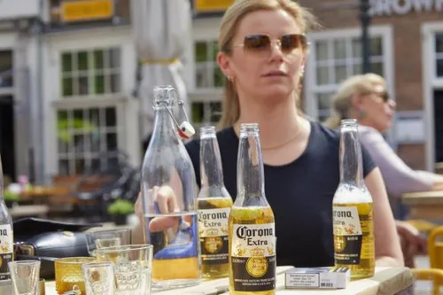 hh 412944785 584x389