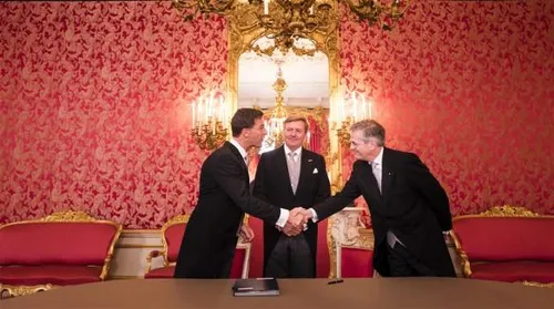 ministers van kabinet rutte iii beedigd1509009613 584x326