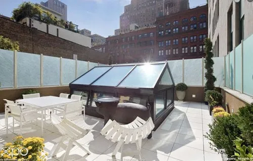 the roof deck where dsk can catch some sun