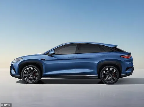 104081121-15310277-image-a-64_1763735972422