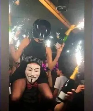 c70041dee4c74539d393e4133f8cef76,985e9927