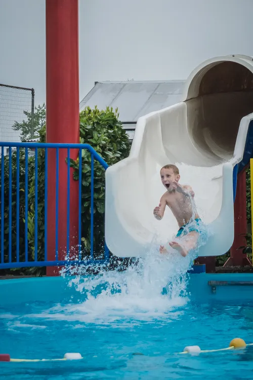 als eerste van de glijbaan