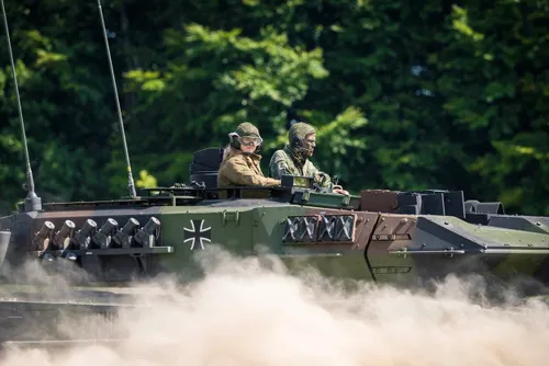 prinses van oranje maakt kennis met de koninklijke landmacht 03