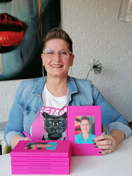 wilhelminaoord edith mulder met haar boek im still standing