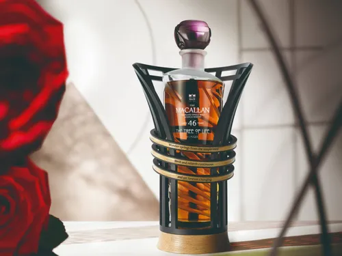 Macallan Tree of Life Collection whisky met links een roos