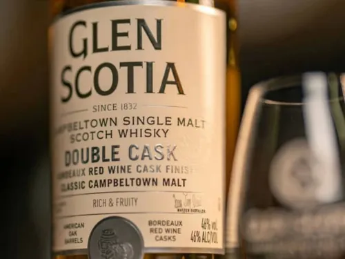 Glen Scotia Double Cask Bordeaux Wine Finish whisky zoomed in with glass beside