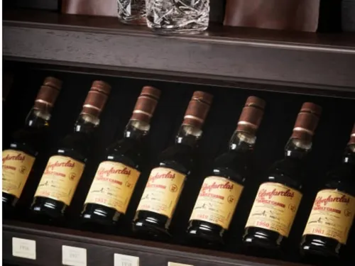 Glenfarclas Family Cask Trunk (1)