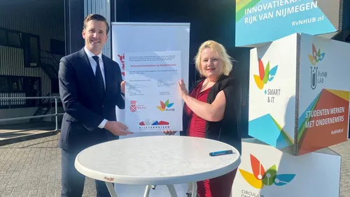 210709 nick derks en kirstie lamers ondertekenen samenwerkingsovereenkomst haalbaarheidsonderzoek waterstoftankstation