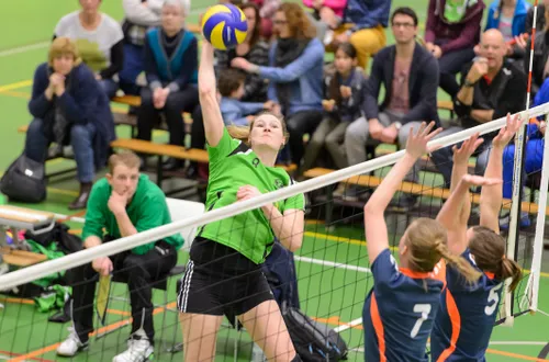 dionne schreven scoort met een verbeten gezicht