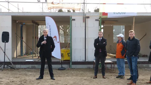 eerste steen poort van saltshof 03