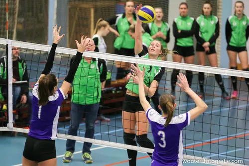 foto 0495 manon ottjes met bekeken aanval