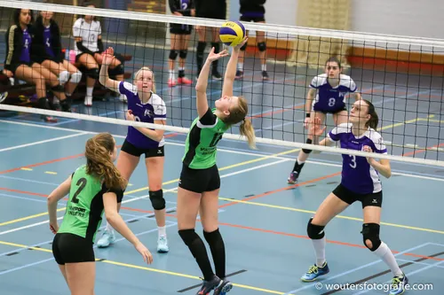 foto 0786 vera de weerdt bedient lieke wouters