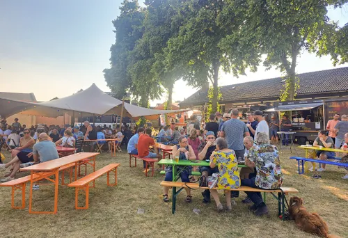 gezelligheid op het festivalterrein klein formaat