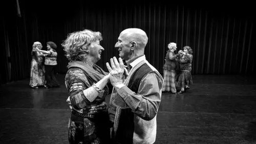 gouden dans in theater e28098t mozac3afek 1