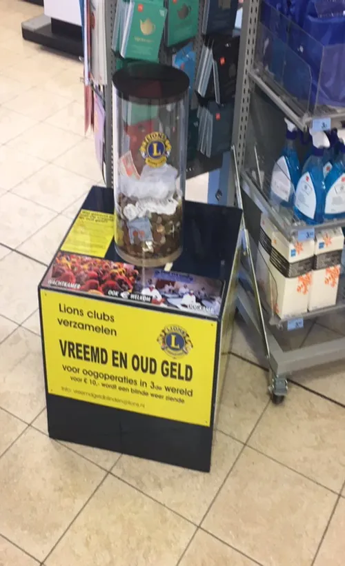 lions club verzamelen vreemd en oud geld 001