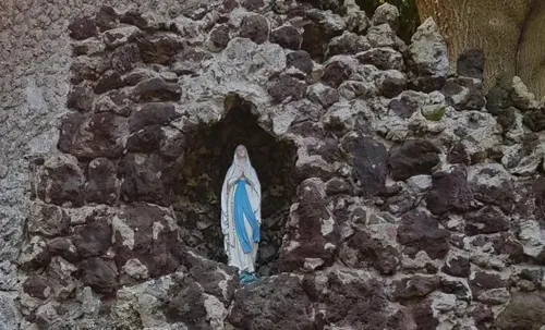 Mariabeeld in de Lourdesgrot in Wijchen. Foto: Gelders Genootschap