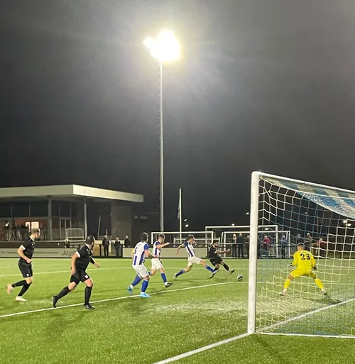 AWC bestookt het doel van EVV. Foto: Guus van Schijndel