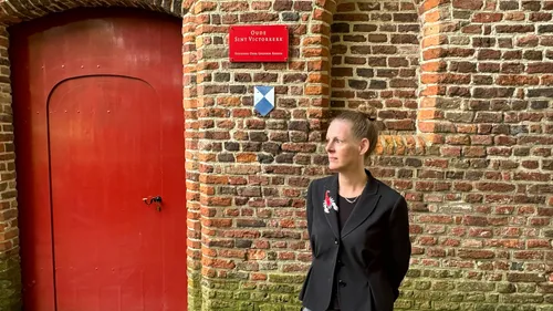 Judith Steenbrink voor kerkIMG_0165