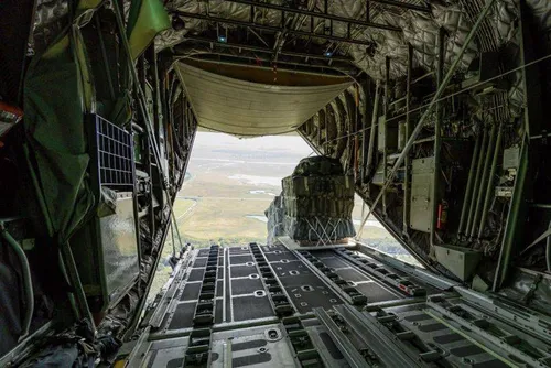 militaire-oefening-falcon-leap-cargo-drop