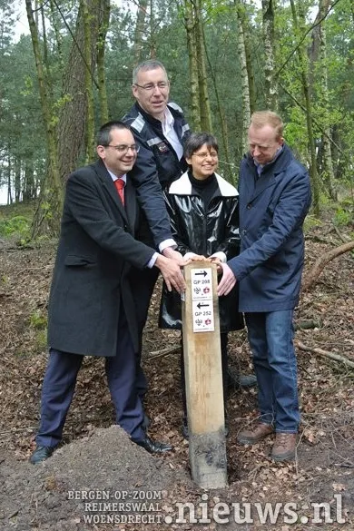 2016 04 29 woe grensparkpaal 001