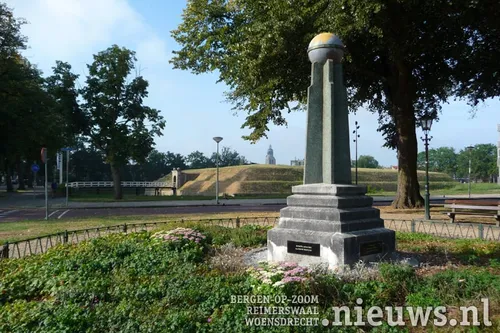 20180822 boz esperanto monument