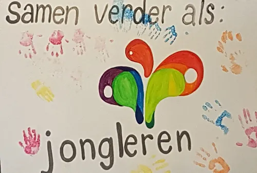 bord met handtekeningen