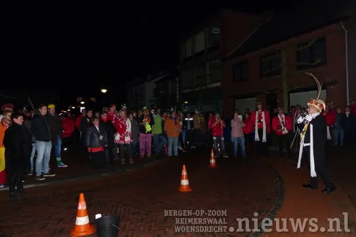 op de markt om 11 over 11 foto door cs dossekoppe