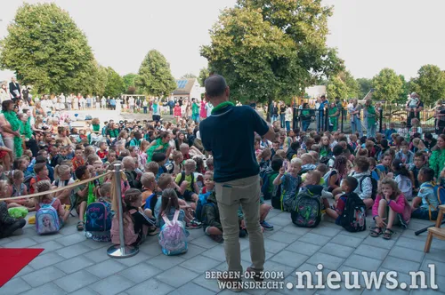 Een plein vol kinderen<br>