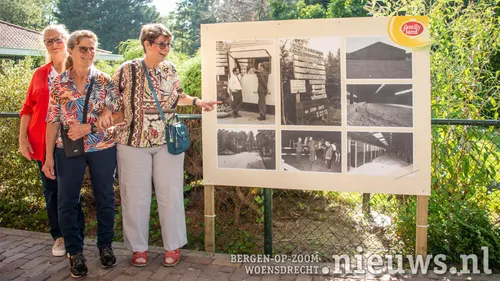 Drie zussen Van den Plas bij foto's 'uit de oude doos'