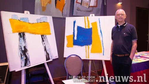 Jos Peters met twee van zijn werken<br>