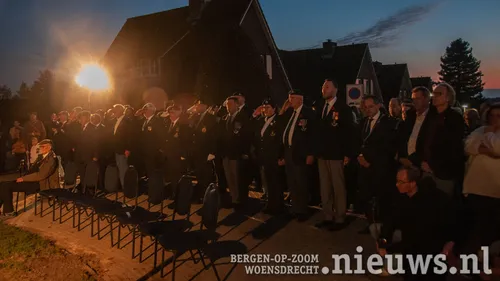 Een minuut stilte voor de gesneuvelden<br>