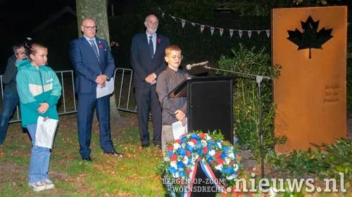 Meike en Niels lazen in perfect Engels hun verhaal en gedicht voor<br>