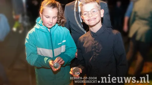 Een herdenkingspenning voor Meike en Niels
