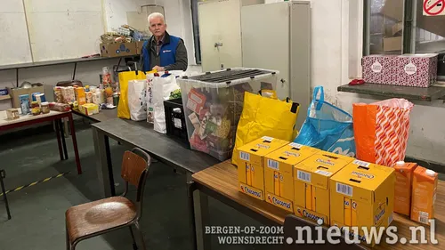 Collega Ad met de ingezamelde houdbare producten van Fortuna