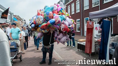 Braderie in de Raadhuisstraat