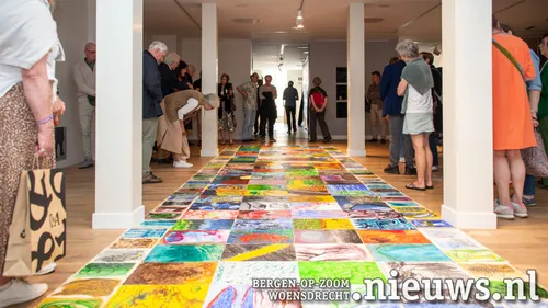 Geschilderd op papieren tasjes van de Ekoplaza en pagina's uit de Groene Amsterdammer.