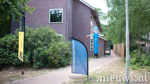 De ingang van 'The Cabin'